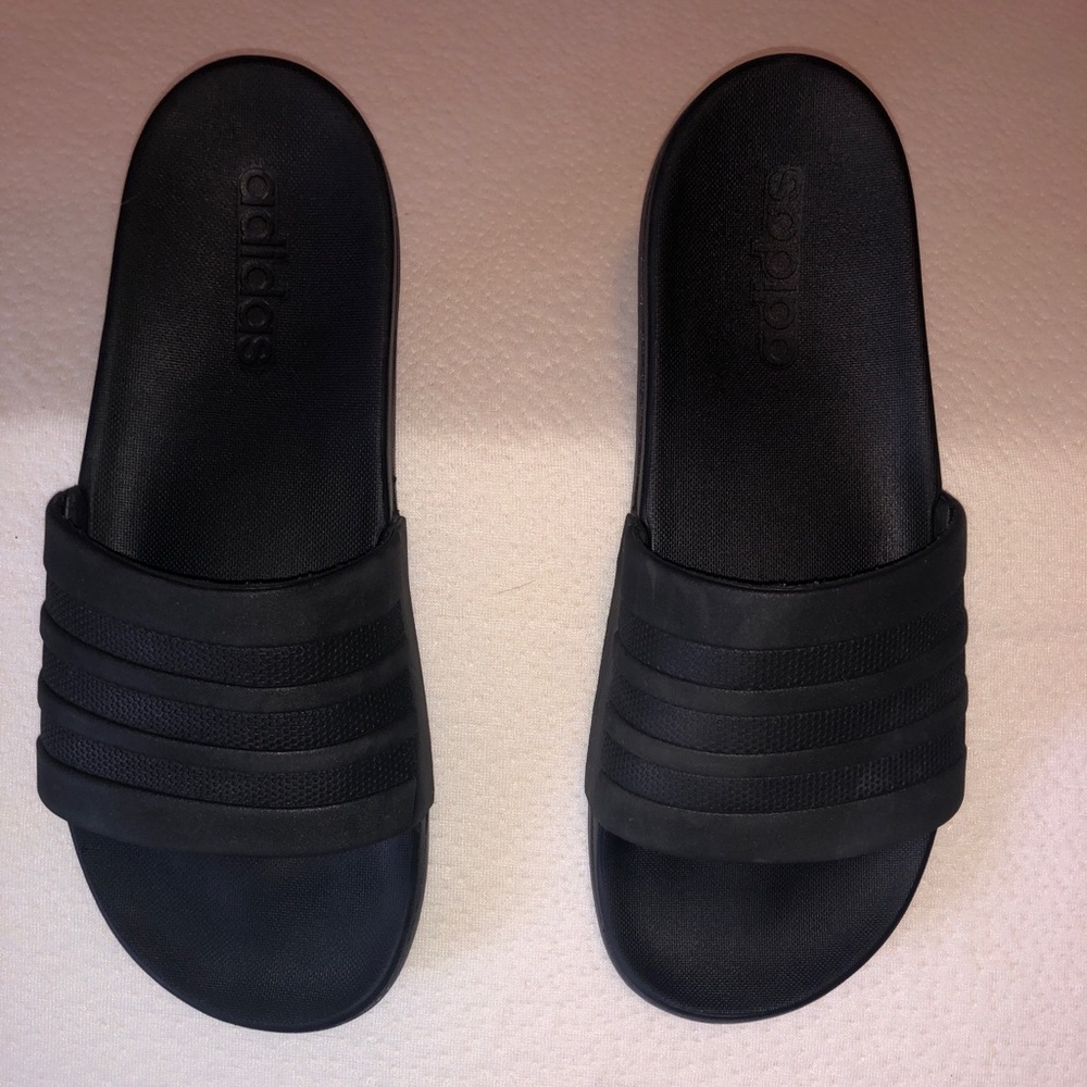 Men’s all black Adidas Slides Size 7